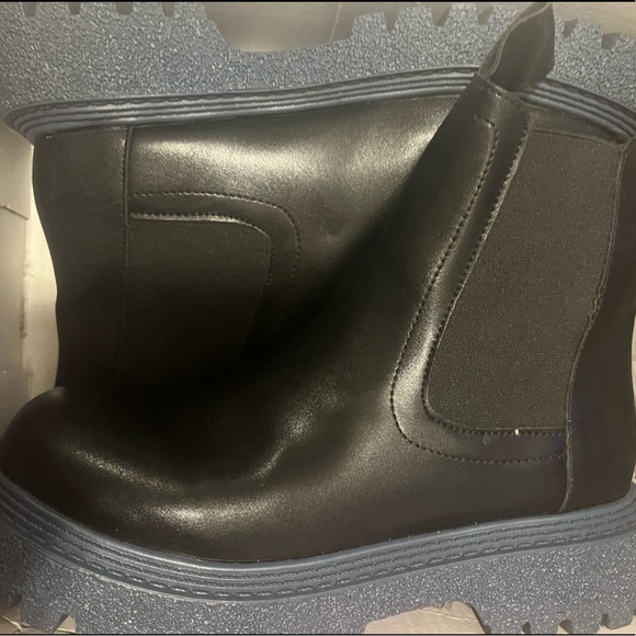 Boots - Picture 4 of 4